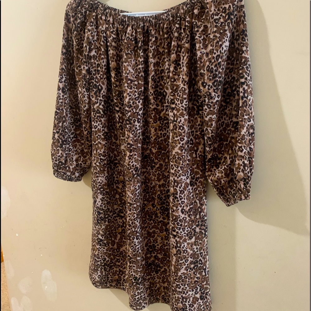 Aritzia / Wilfred XXS off shoulder long sleeve leopard print dress. Fits big.